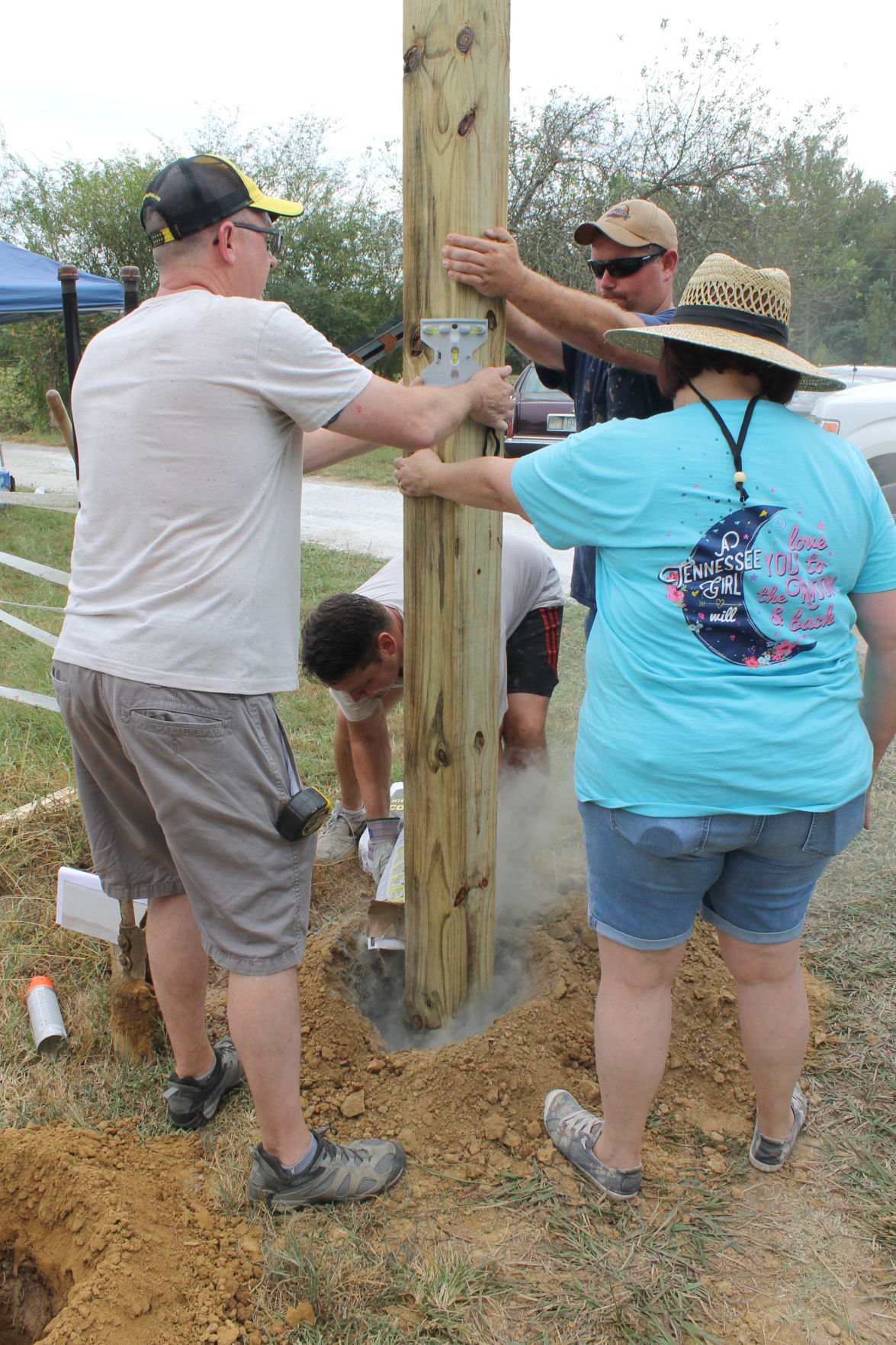 Erecting post.JPG